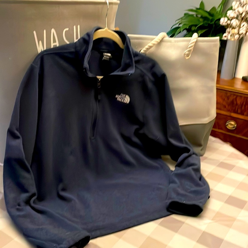 Mens NorthFace quarter zip fleece. Size medium